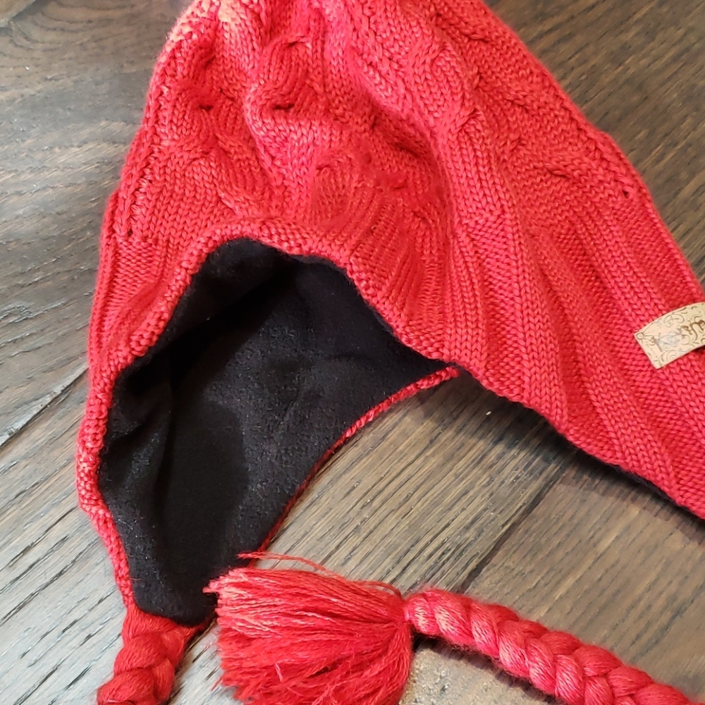 Pom Pom hat - Picture 4 of 5